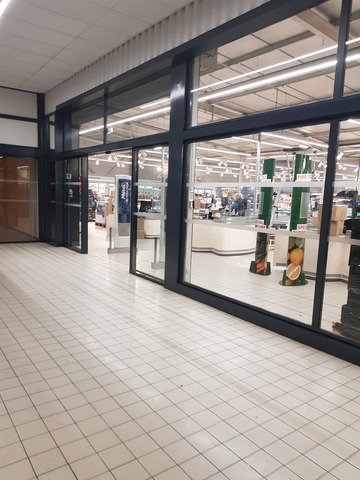 Nettoyage et le dépoussiérage du plafond d'un magasin Leader Price près de Toulouse